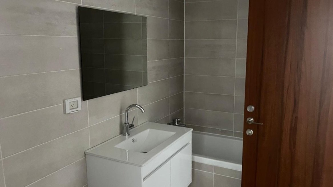 2adf19e4b5_af97a422ac_bathroom.jpg