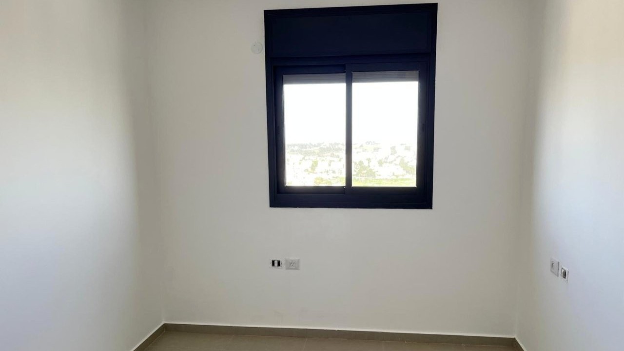 2e755b9e56_689ff128e7_bedroom-2.jpg