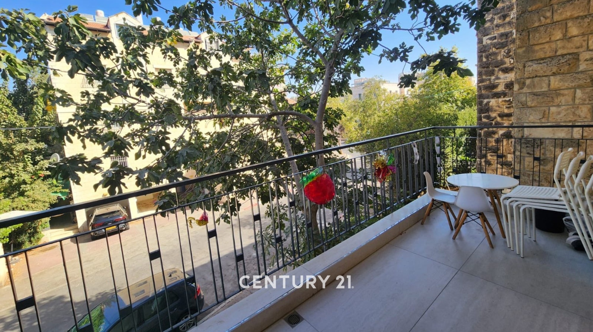 8ac7d71054_ea3ada9cc3_b35f43f941_b7b3d0efb1_8ffbf25684_51b19e3252_balcony-1.jpg