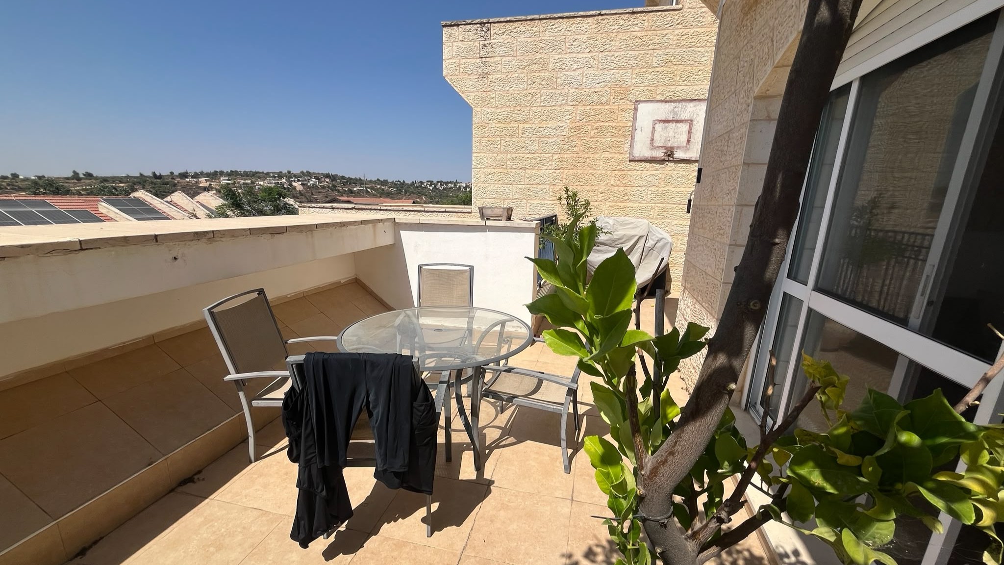 47b3728e92_edd0fc1739_balcony2nd.jpg