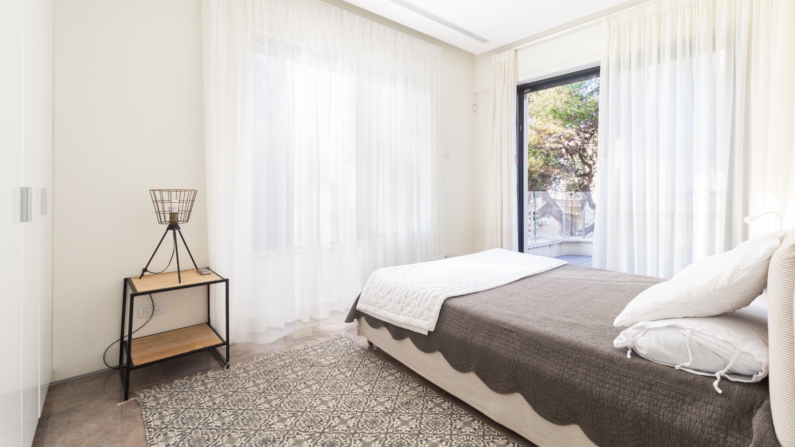 637c500250_946b77028e_bedroom3rd-2.jpg