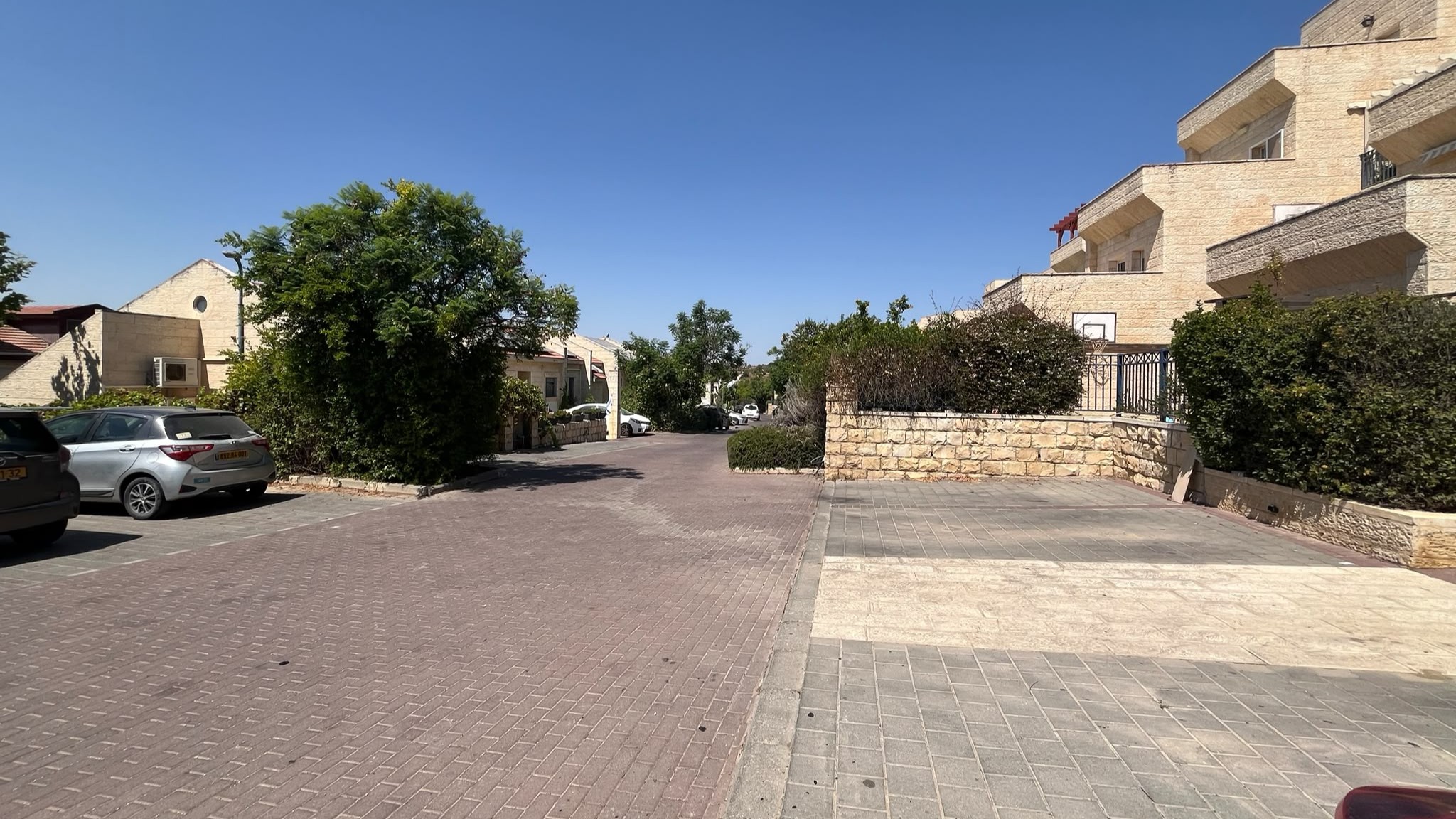 b9c08aa82e_b60579ac56_street.jpg