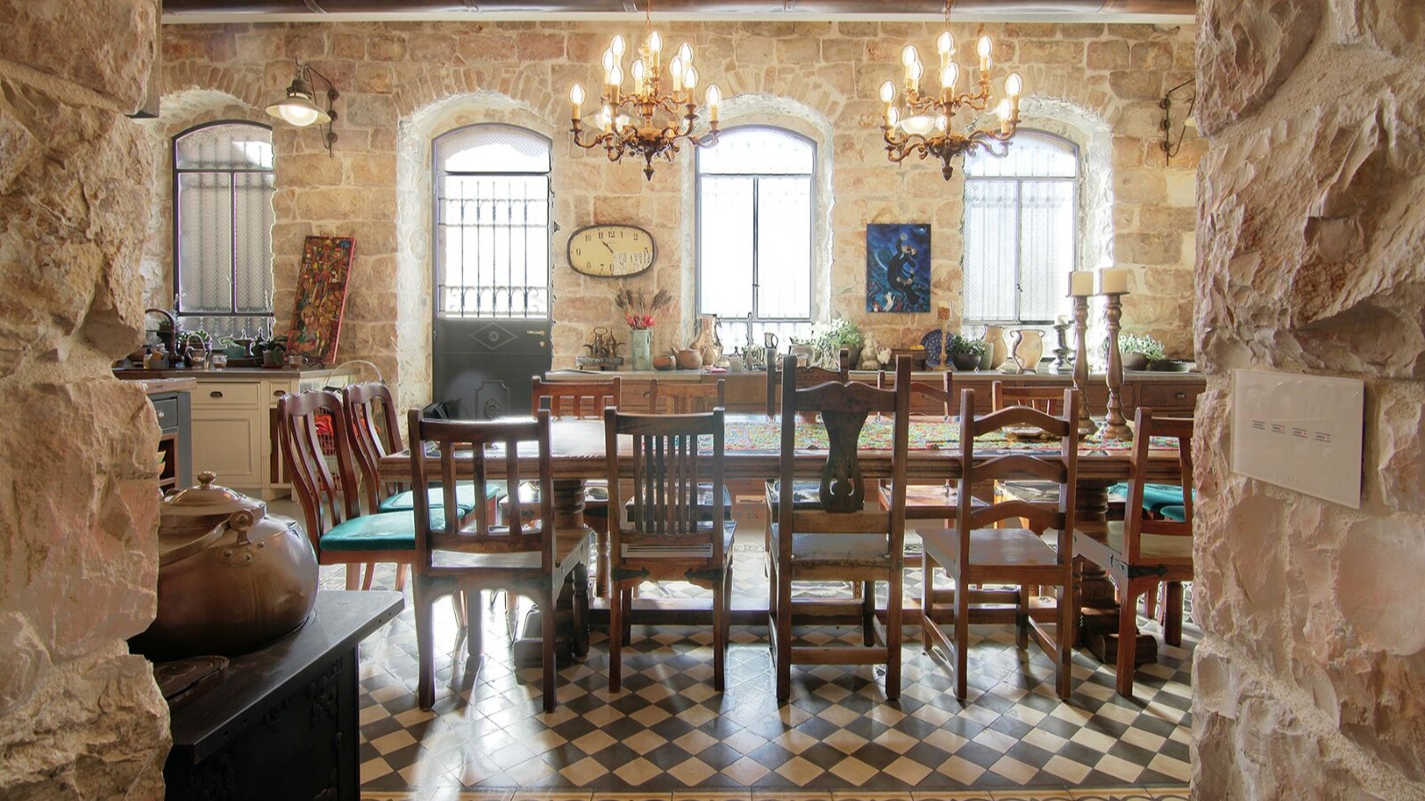 19b9e1c08e_40f7378bf5_dining.jpg