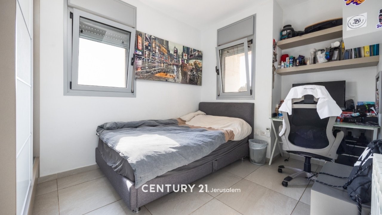 75c4184b21_984fd956b3_747d764d91_1be09737bc_bedroom3rd-1.jpg